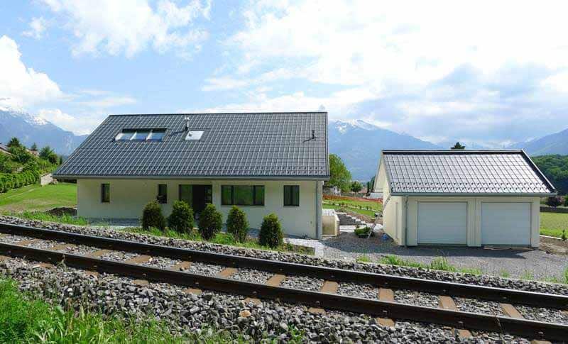 Prefa-toiture-alumnium-maison-montagne-rail.jpg