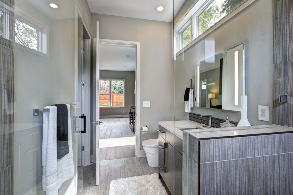salle-de-bain-petit-espace-claire