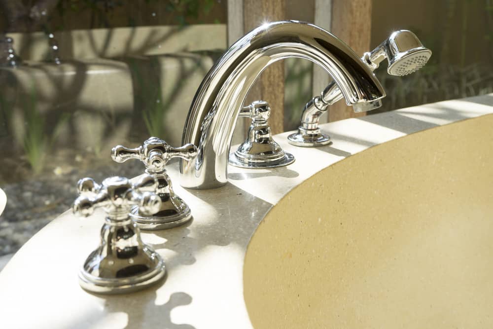 robinetterie-design-baignoire