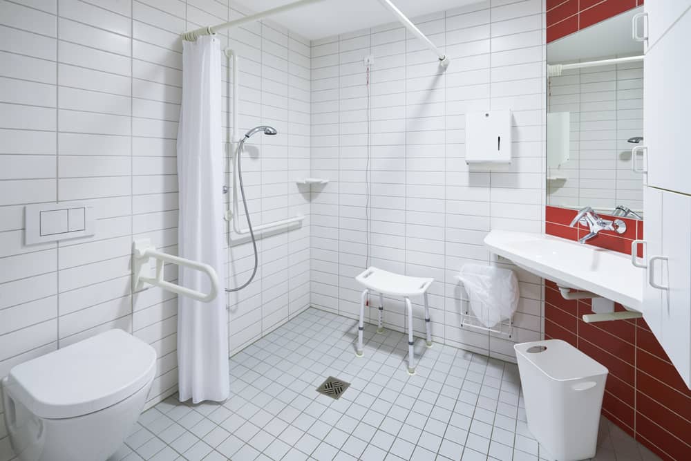 douche-zero-ressaut-obligatoire-accessibilite