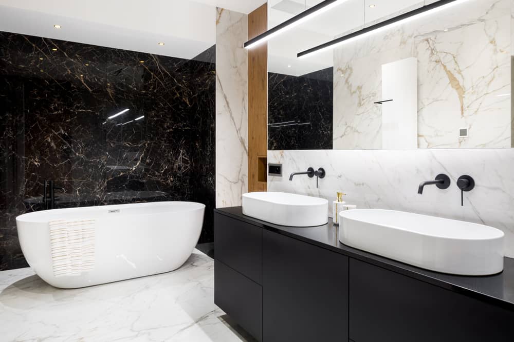 salle de bain marbre noir