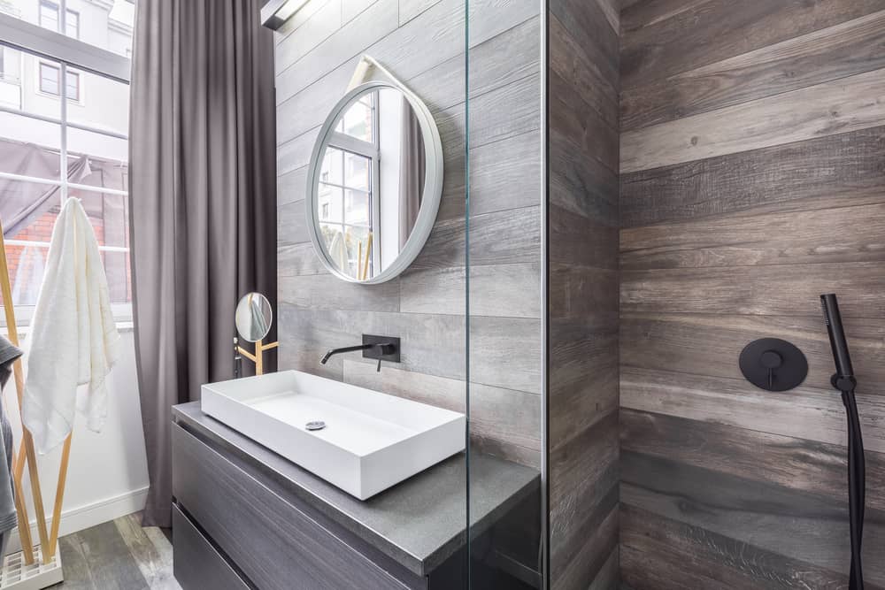 carrelage-imitation-parquet-salle-de-bain.jpg