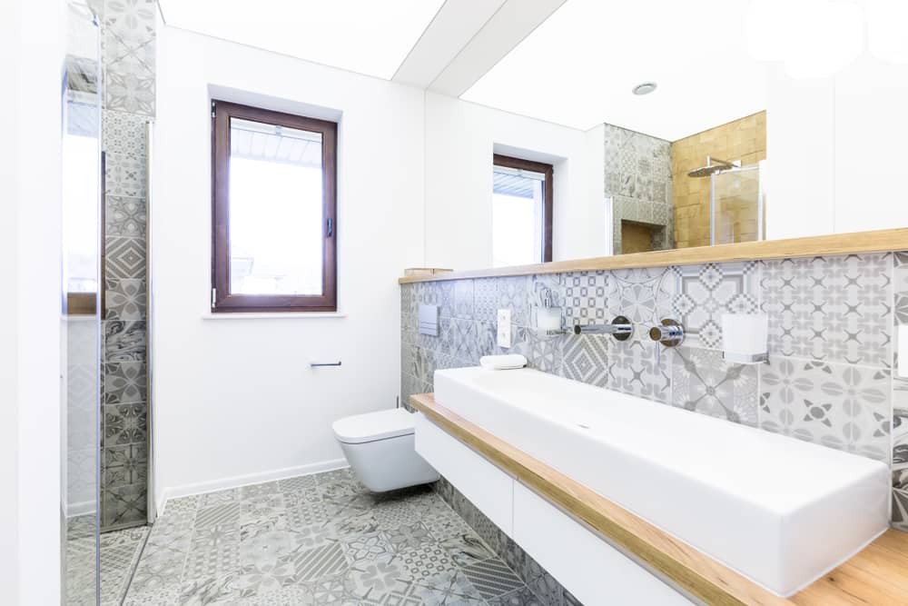 revetement-mural-salle-de-bain-carrelage