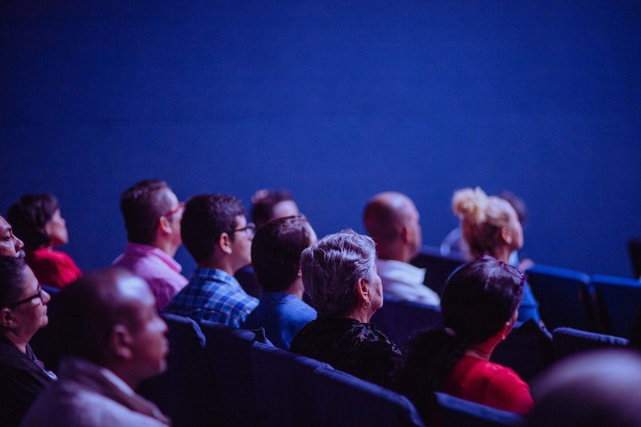 Suivre des influenceurs comme source de business influenceurs source business